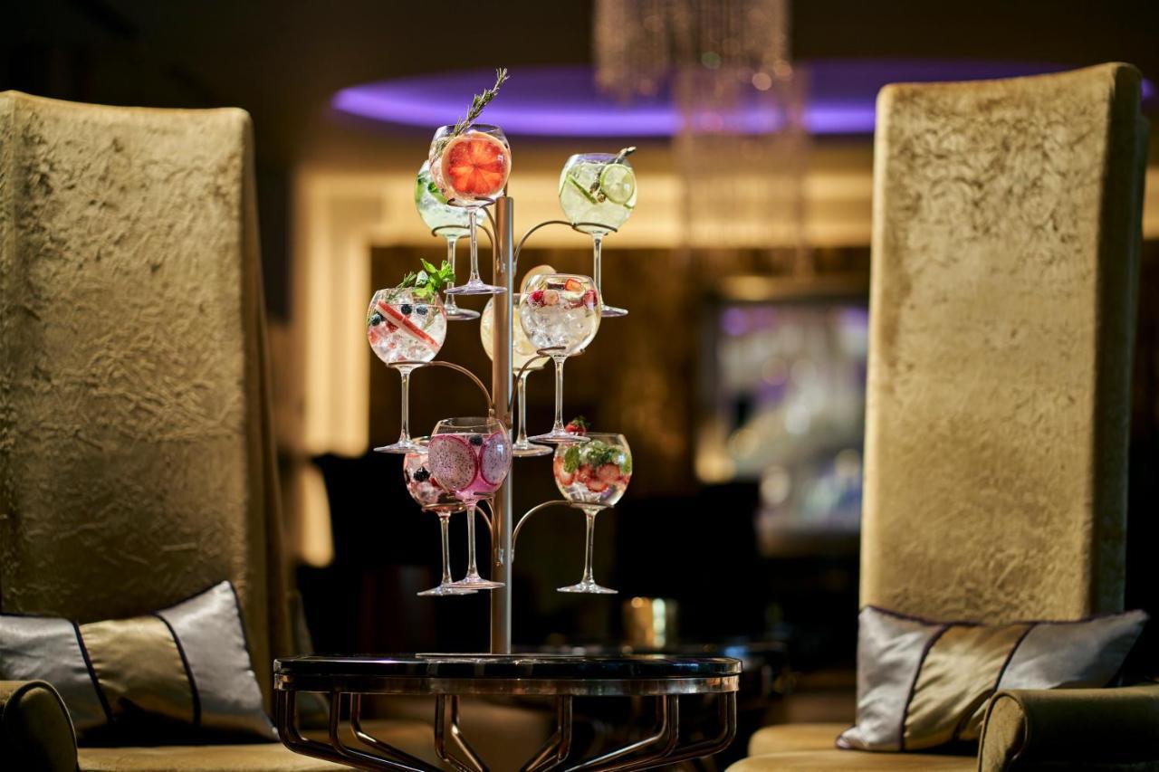 The Celtic Manor Resort Newport  Dış mekan fotoğraf A selection of gin and tonic cocktails