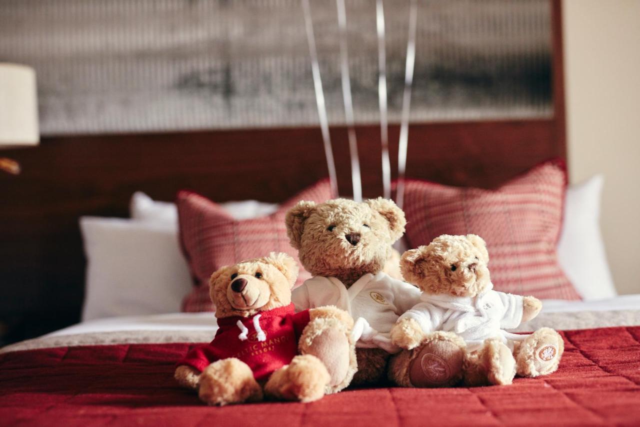 The Celtic Manor Resort Newport  Dış mekan fotoğraf Teddy bears on a bed