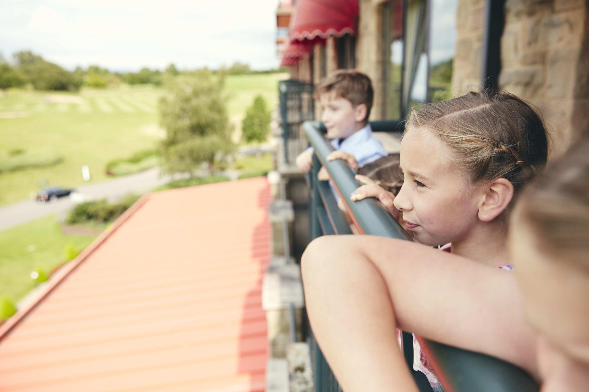 The Celtic Manor Resort Newport  Dış mekan fotoğraf Children on a balcony