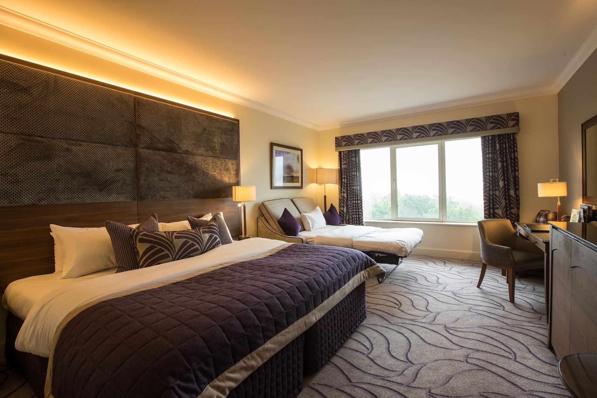 The Celtic Manor Resort Newport  Dış mekan fotoğraf A bedroom at the hotel