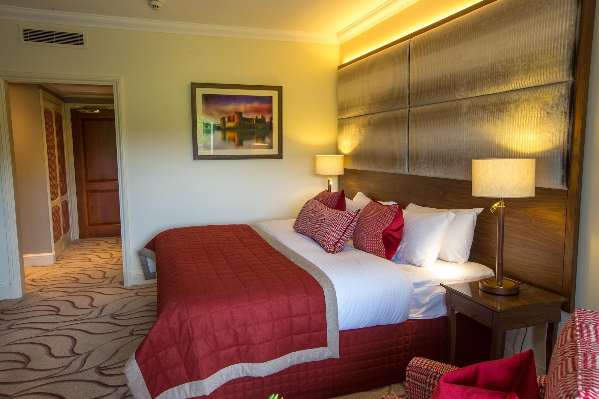 The Celtic Manor Resort Newport  Dış mekan fotoğraf A bedroom at the hotel