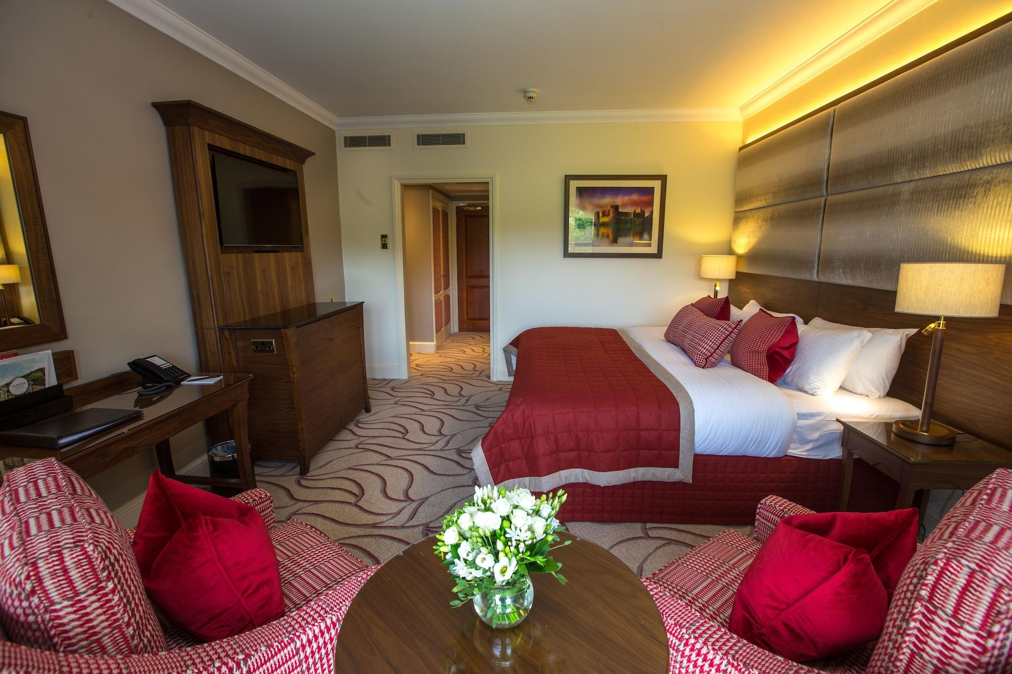 The Celtic Manor Resort Newport  Dış mekan fotoğraf A bedroom at the hotel