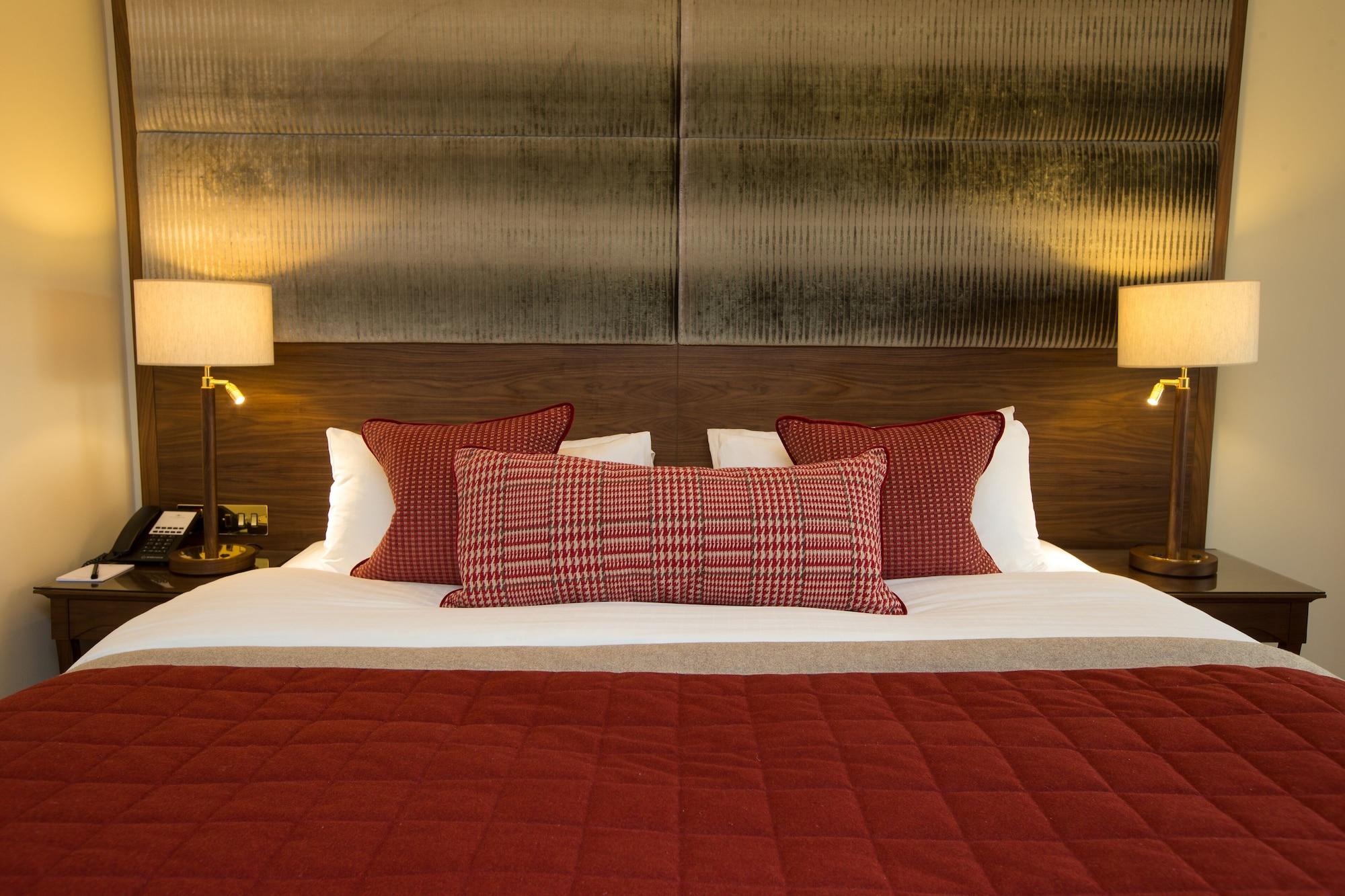 The Celtic Manor Resort Newport  Dış mekan fotoğraf A bed