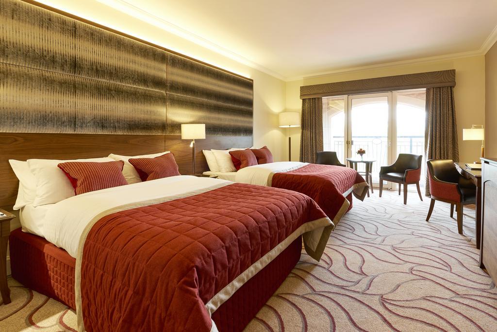 The Celtic Manor Resort Newport  Dış mekan fotoğraf A room at the hotel