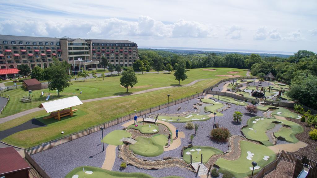 The Celtic Manor Resort Newport  Dış mekan fotoğraf The 18-hole putting course at the Celtic Manor Resort