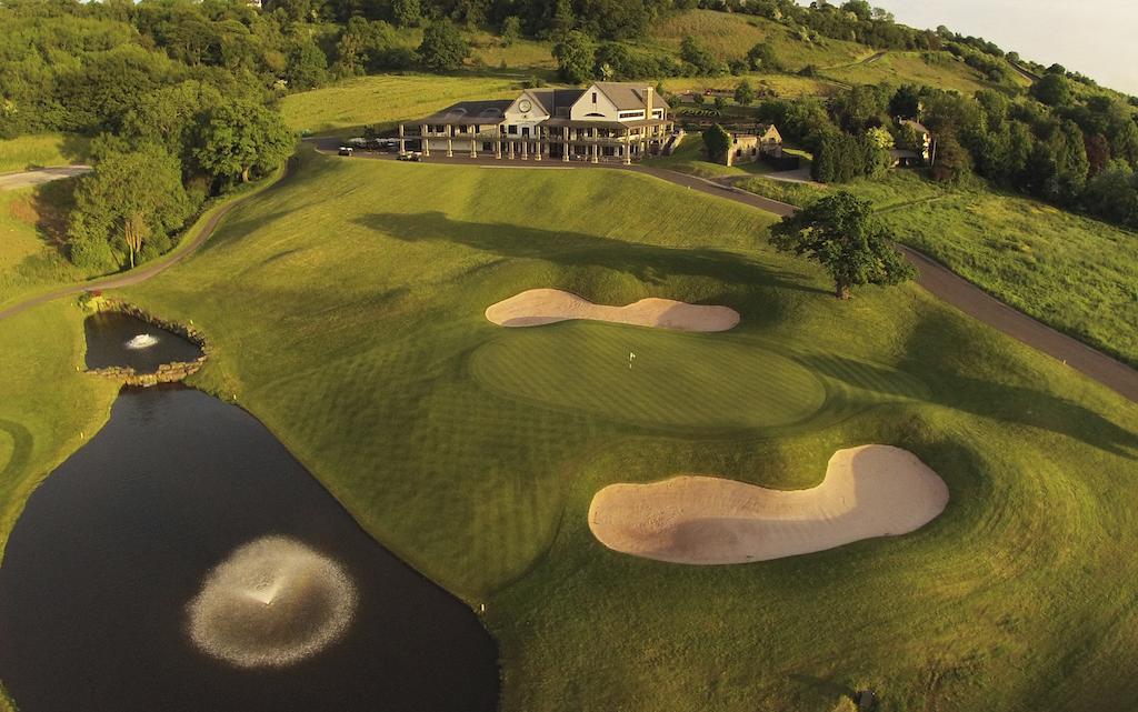 The Celtic Manor Resort Newport  Dış mekan fotoğraf The 18th hole at The Links of Arlington